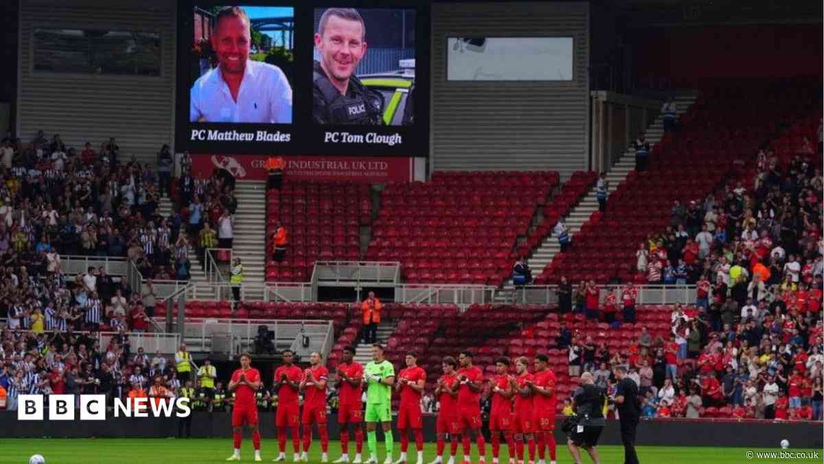 Football fans pay tribute to crash death officers