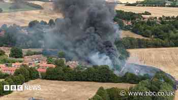 Foil balloon blamed for fire that destroyed homes