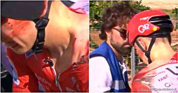 Choc alla Vuelta: Pogacar cade e si ritira. Il campione sloveno portato via in ambulanza: cosa è successo