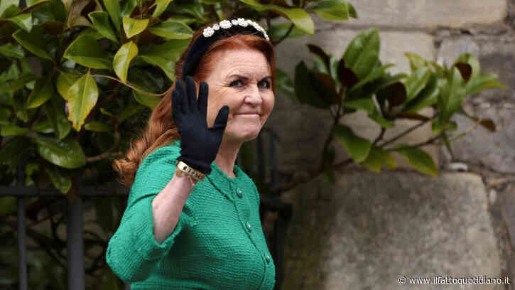 Sarah Ferguson torna nel Regno Unito dopo l’esilio per gli scandali degli Epstein Files. “Con tutti gli occhi puntati su Harry e Meghan, sperava di passare inosservata”