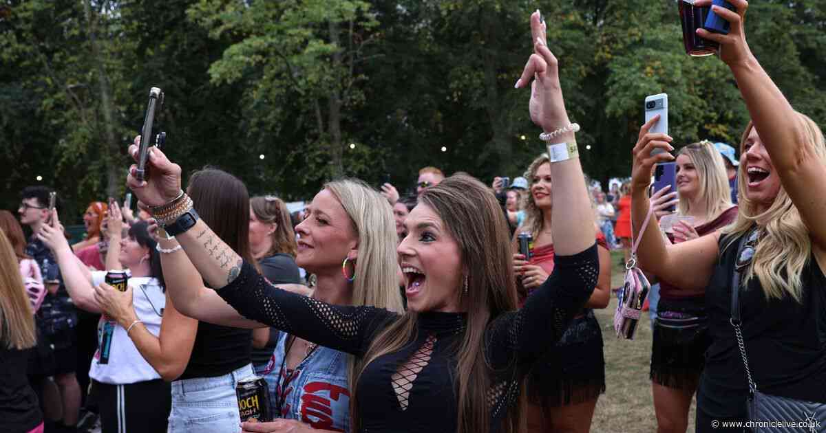 Fabulous outfits, big name acts and a hen do - 27 epic photos of Noughty 90s fest in Newcastle