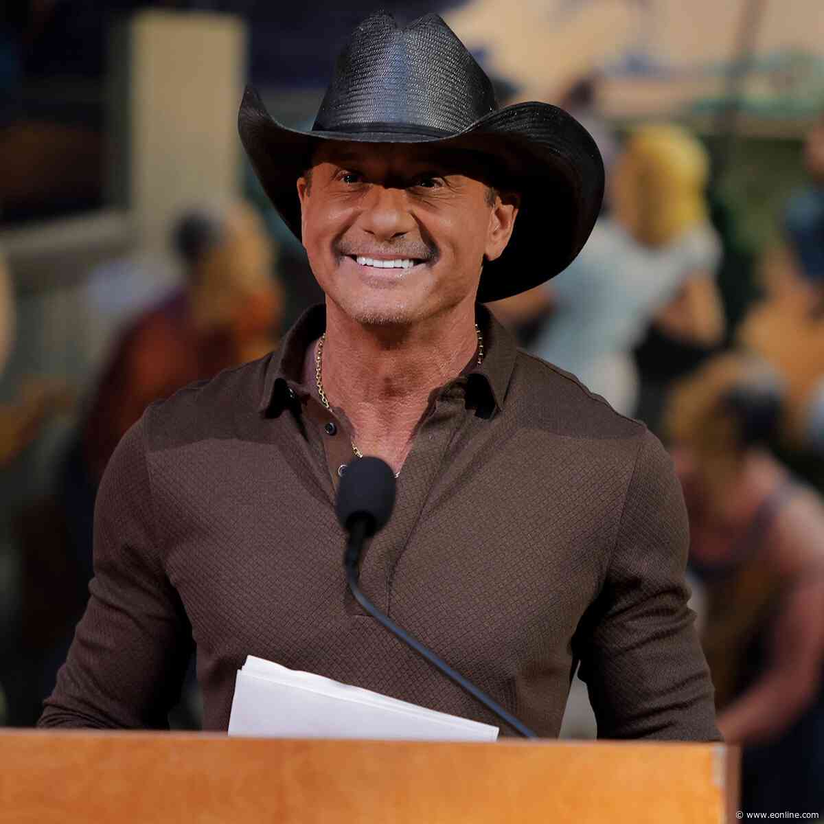 Tim McGraw Reacts After Falling Onstage During Cincinnati Concert