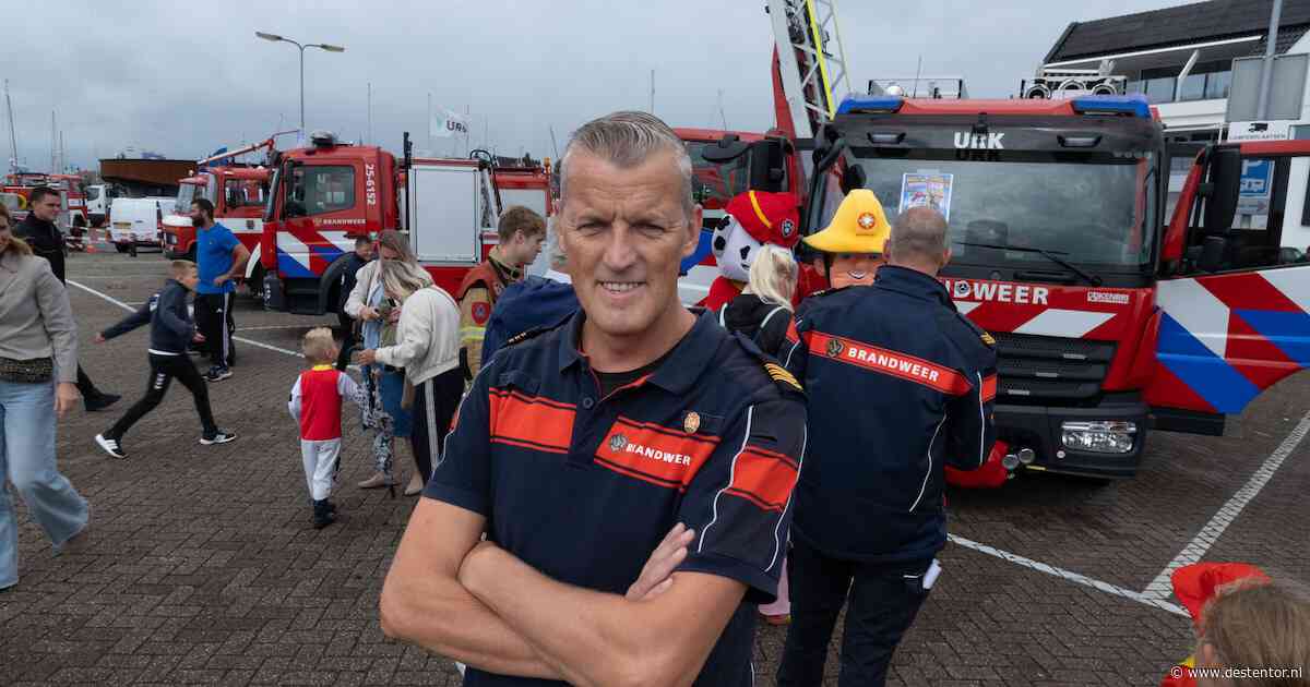 De Urker brandweer wordt in één klap 63 jaar ouder, en dat komt door één stoffige brief