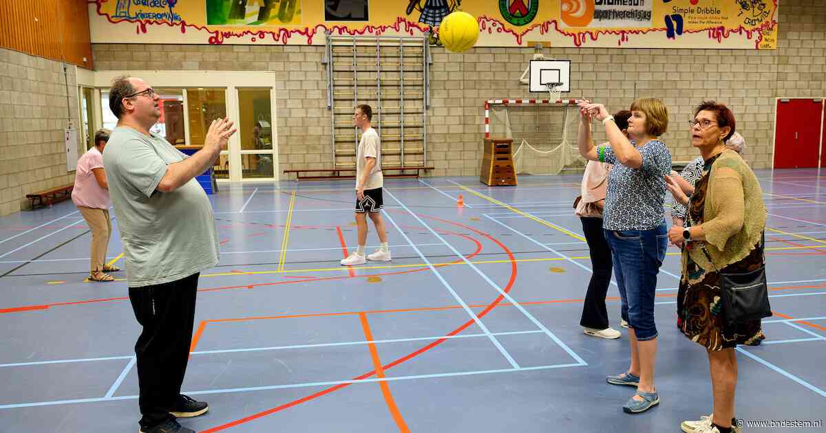 Dertig West-Brabanders met een beperking genieten van sport en cultuur: ‘Dan maakt het niet uit of de bal ernaast gaat’