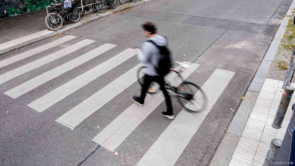 Regeln am Fußgängerüberweg: Wann Radfahrer am Zebrastreifen Vorrang haben