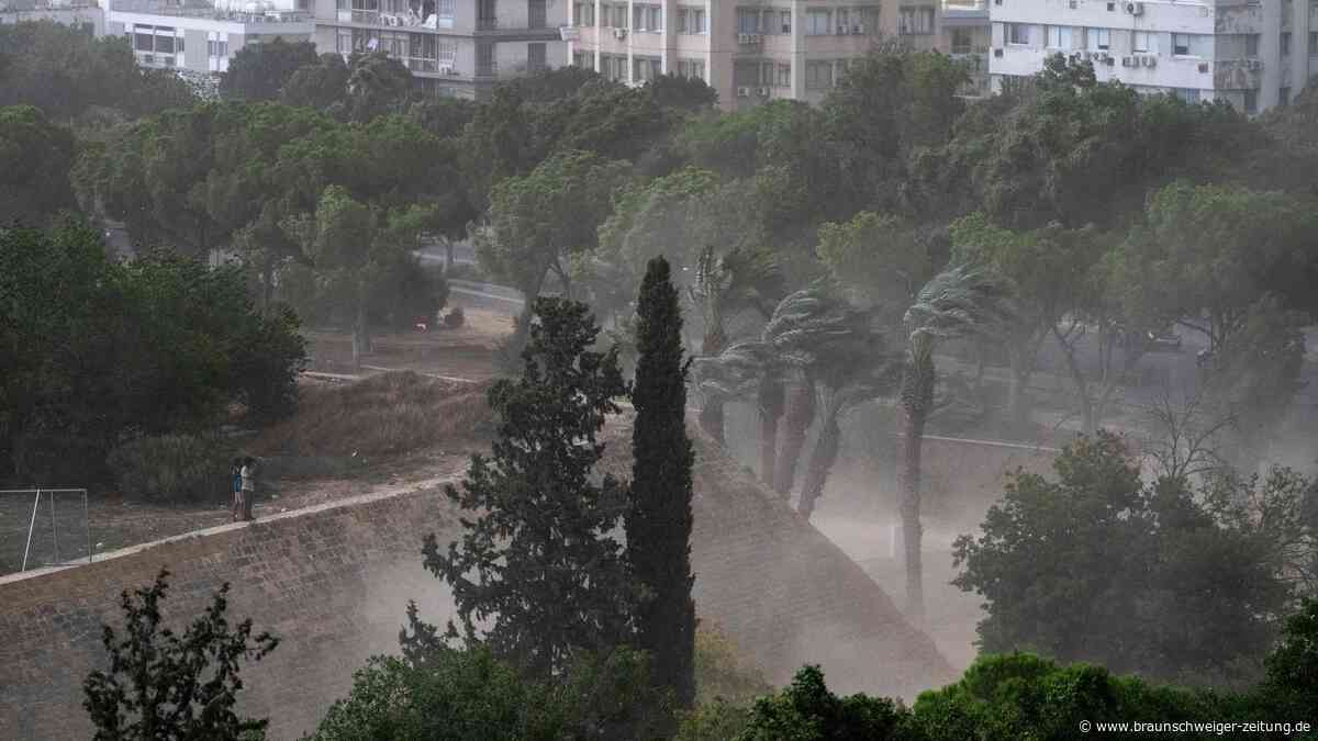 Heftiges Unwetter auf Zypern: Straßen überflutet, Flüge umgeleitet
