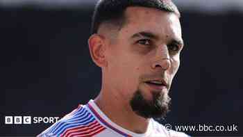 Forest agree £22m deal with Palace for Munoz