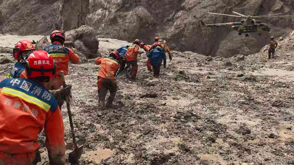 Arbeiter stecken in Tunnel fest: Todeszahl steigt nach Sturzflut im Himalaya auf mindestens 682