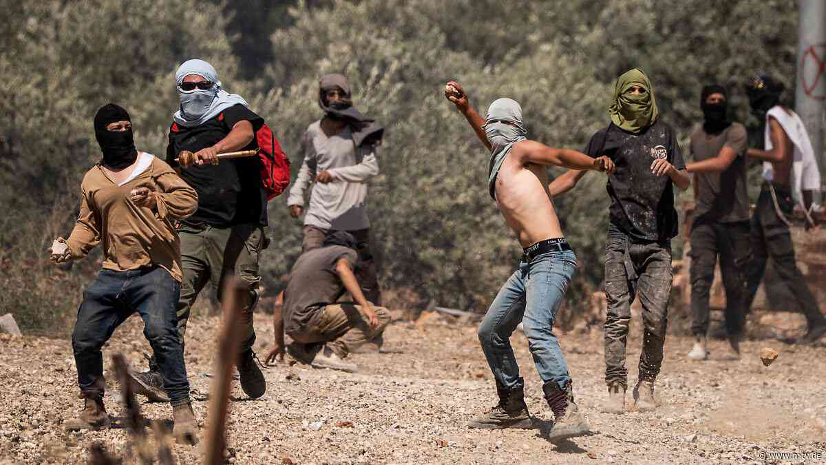 "Sprangen raus und schlugen uns": Siedler greifen US-Journalisten im Westjordanland an