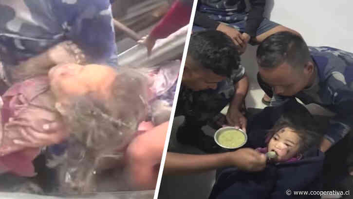 Nepal: Rescatan con vida a una niña de seis años tras pasar 60 horas atrapada por la riada