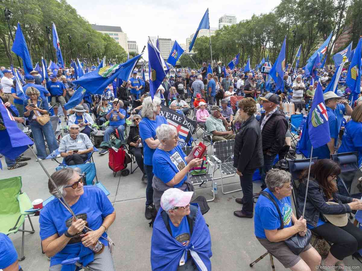 Separatist rally draws sea of Alberta flags to the legislature Sunday