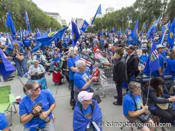 Separatist rally draws sea of Alberta flags to the legislature Sunday