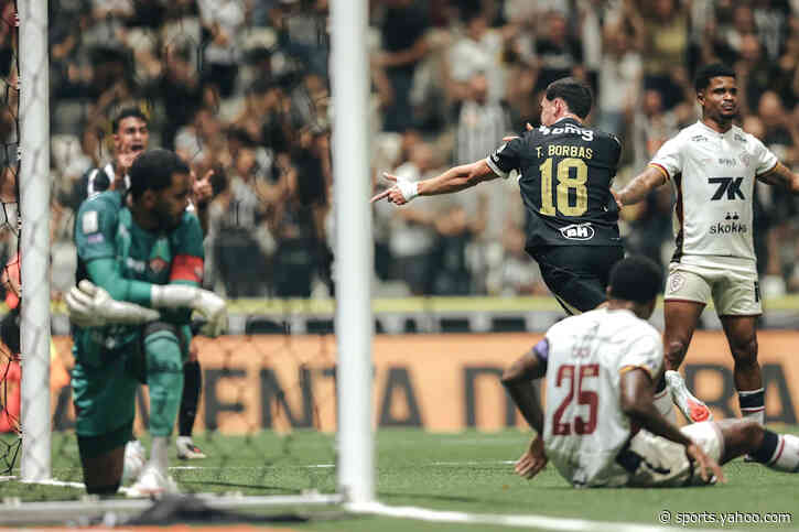 📹 Vitória defence in comedy of errors for Atlético-MG goal, watch