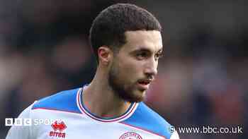 Barnsley re-sign QPR left-back Larkeche
