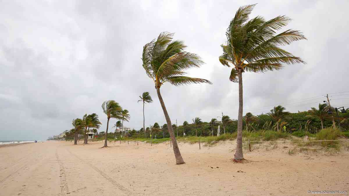 LIVE RADAR: Scattered showers drench South Florida, more rain is expected