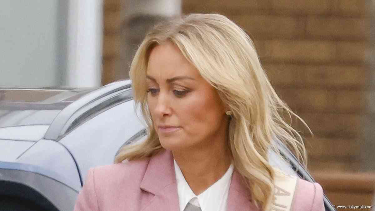 Popular Channel Seven weather girl Jane Bunn showcases her incredibly svelte figure during stylish Melbourne stroll - as she continues to stun fans with her weight loss