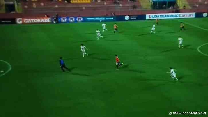 [VIDEO] ¡Insólito! Pelotero de Unión Española interrumpió ataque de su equipo ante Rangers