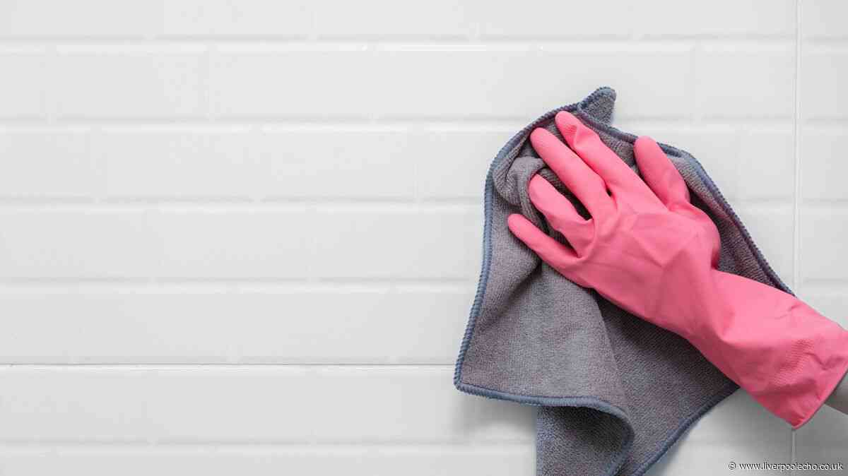 Whiten badly stained grout in under 5 minutes with 1 natural method cleaner loves