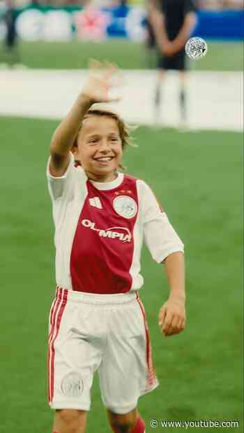 Academy player Syb Zeldenthuis did 3085 kick-ups in the Ajax stadium ❤️