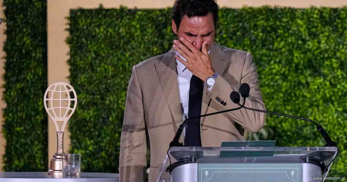 Roger Federer in tranen bij opname in Tennis Hall of Fame: ‘Ik heb tissues en een zonnebril nodig’