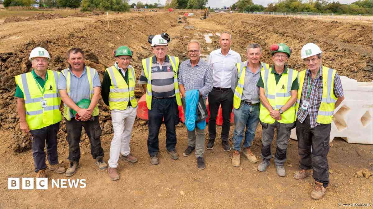 Meet the volunteers restoring 'missing mile' canal