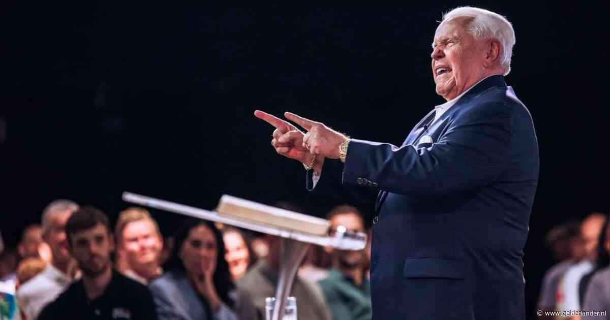 Steenrijke Amerikaanse evangelist in Nederland: ‘Vraag aan God wat je wilt. Wil je 10 miljoen? Dat is makkelijk’