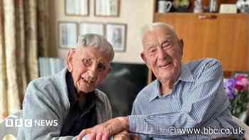 Navy veterans compare Normandy invasion stories