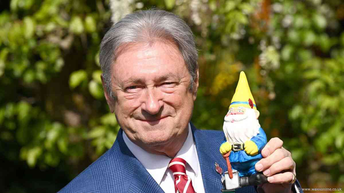 Alan Titchmarsh's names five plants to add colour to your garden this autumn