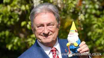 Alan Titchmarsh's names five plants to add colour to your garden this autumn