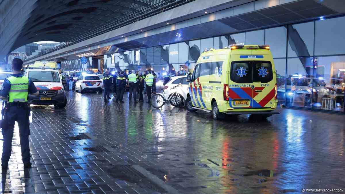Grote steekpartij tijdens livestream op TikTok bij Amsterdam Centraal: ’Ze gaan allemaal vallen’