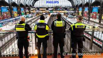 Exhibitionismus im Hauptbahnhof: Mann zieht sich Hose vor Bahnreisenden runter
