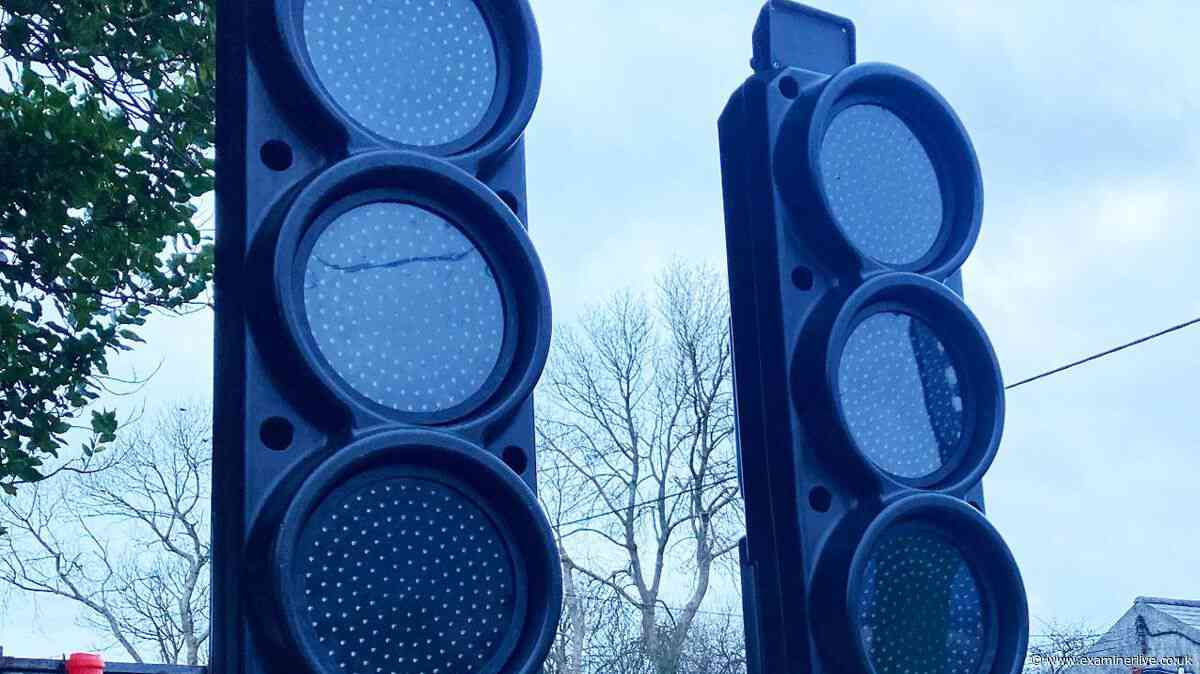 Lawyer explains what to do if temporary traffic lights are stuck on red