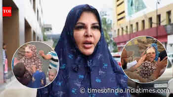 Rakhi gets mobbed in Mecca while praying for Nepal flood victims