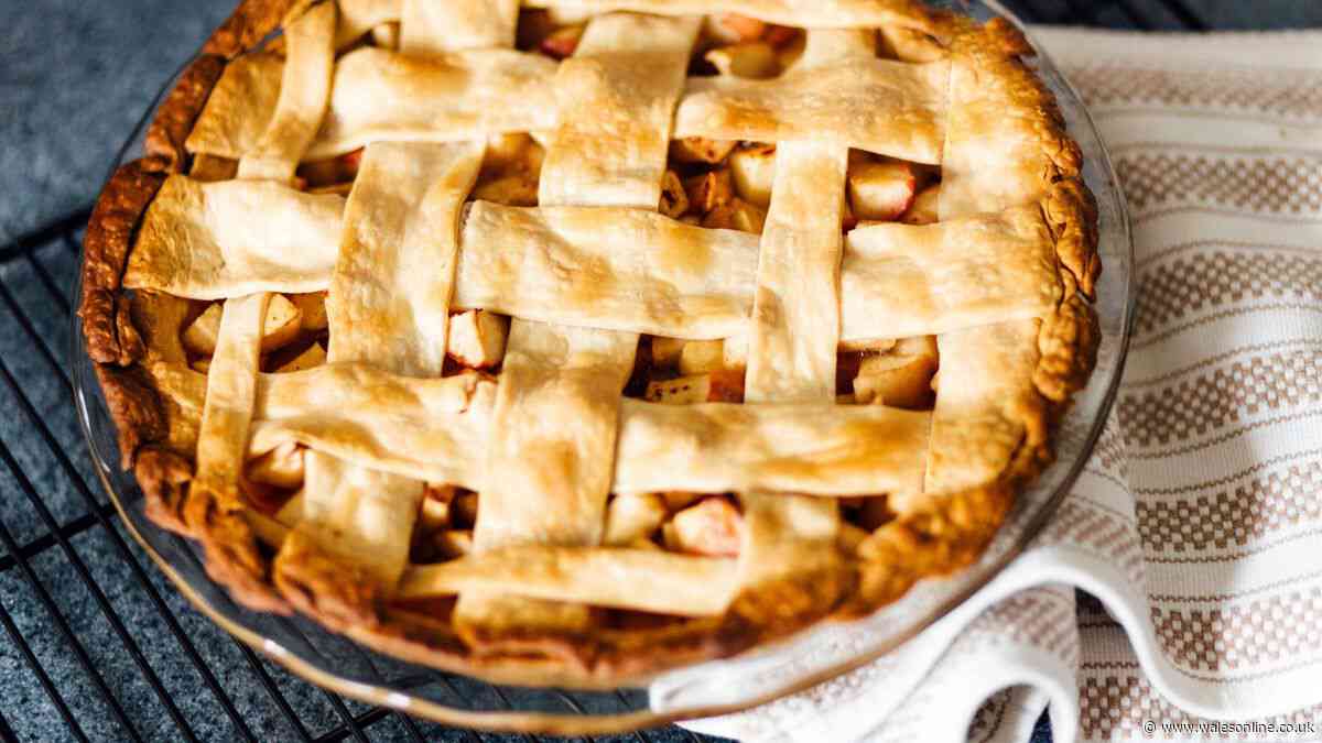 Homemade apple pie will have a golden crust if you add 1 ingredient before baking