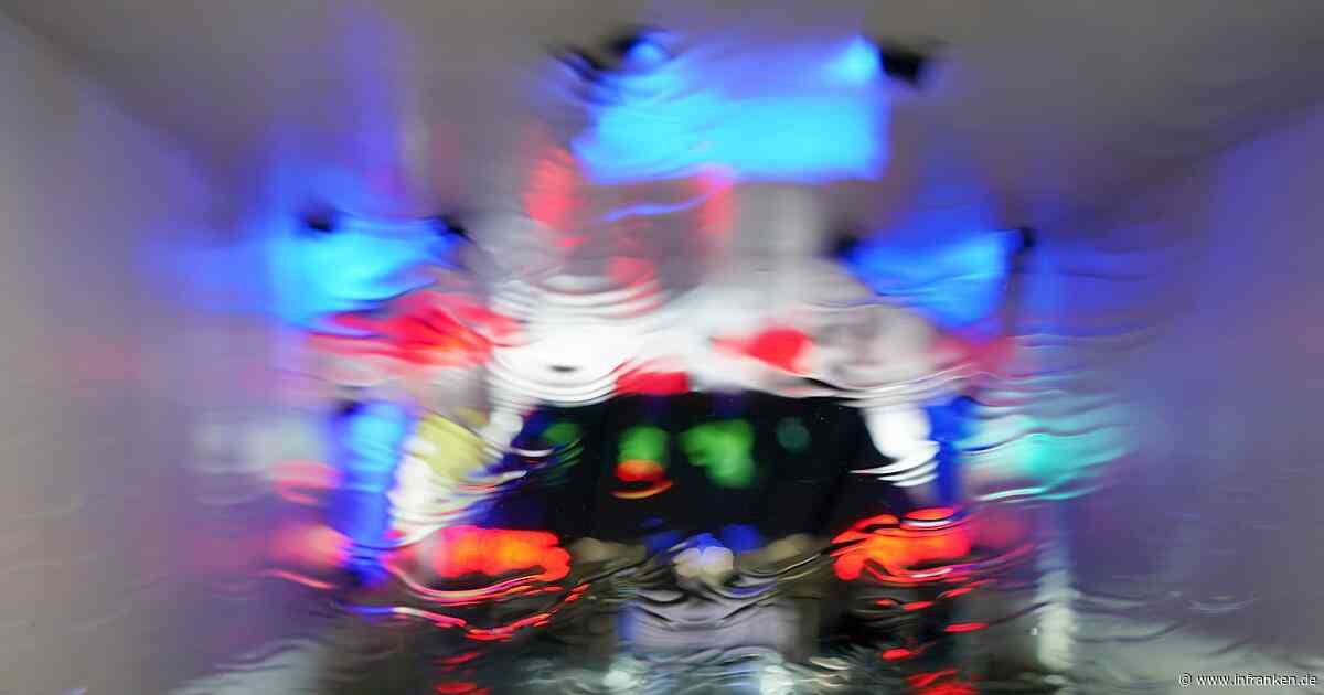 Mann betritt laufende Autowaschanlage in Burgkunstadt und verletzt sich