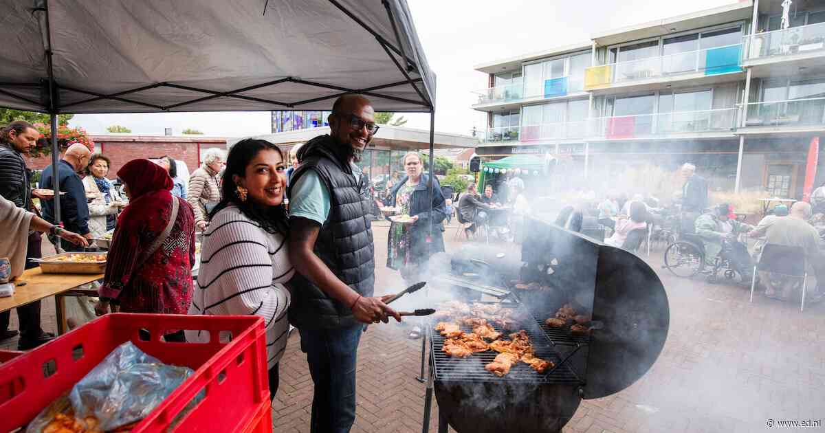 Buurtbarbecue brengt bewoners van Lakerlopen samen