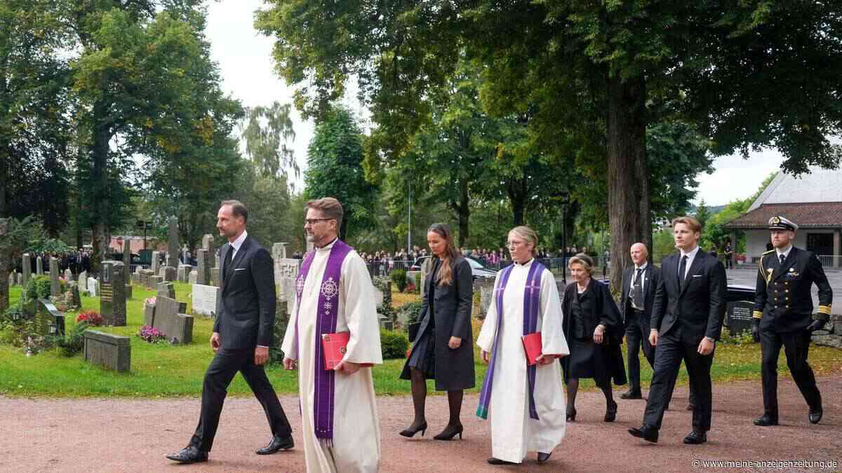 Gedenkgottesdienst mit Königsfamilie für Harald V.