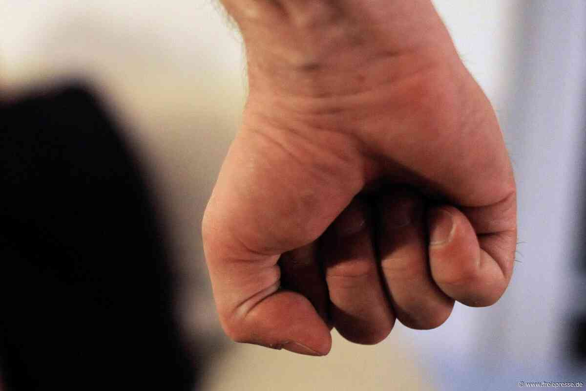 Polizeieinsatz in Schneeberg: Mann soll Beamten angegriffen haben