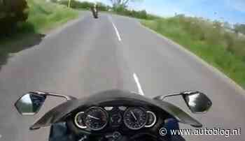 Motorrijder maakt een enorme inschattingsfout