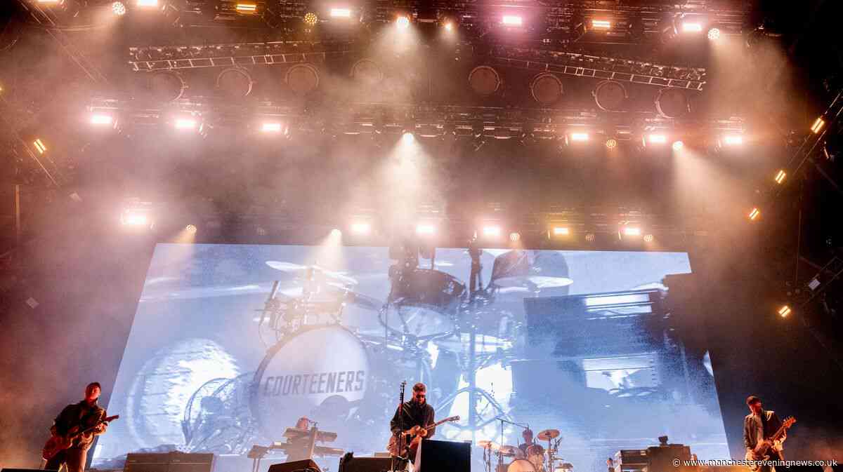 'Let's f*****g have you, Wythenshawe!': Courteeners put on wild performance in heart of Manchester