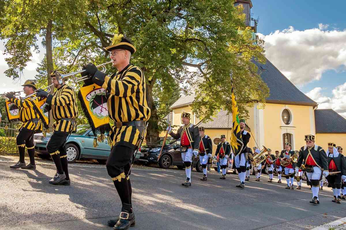 „Glück Auf“ in Seiffen: Bergaufzug zieht zahlreiche Besucher an