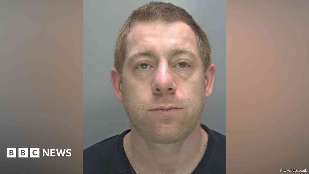 Jewellery worth £29K stolen 'in two minutes'