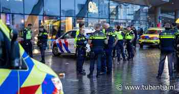 Steekpartij bij Amsterdam Centraal tijdens TikTok-livestream: gewonde verdachte aangehouden