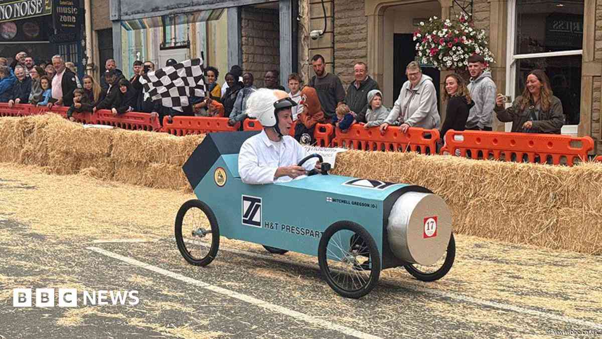 Soapbox challenge sees thousands descend on town