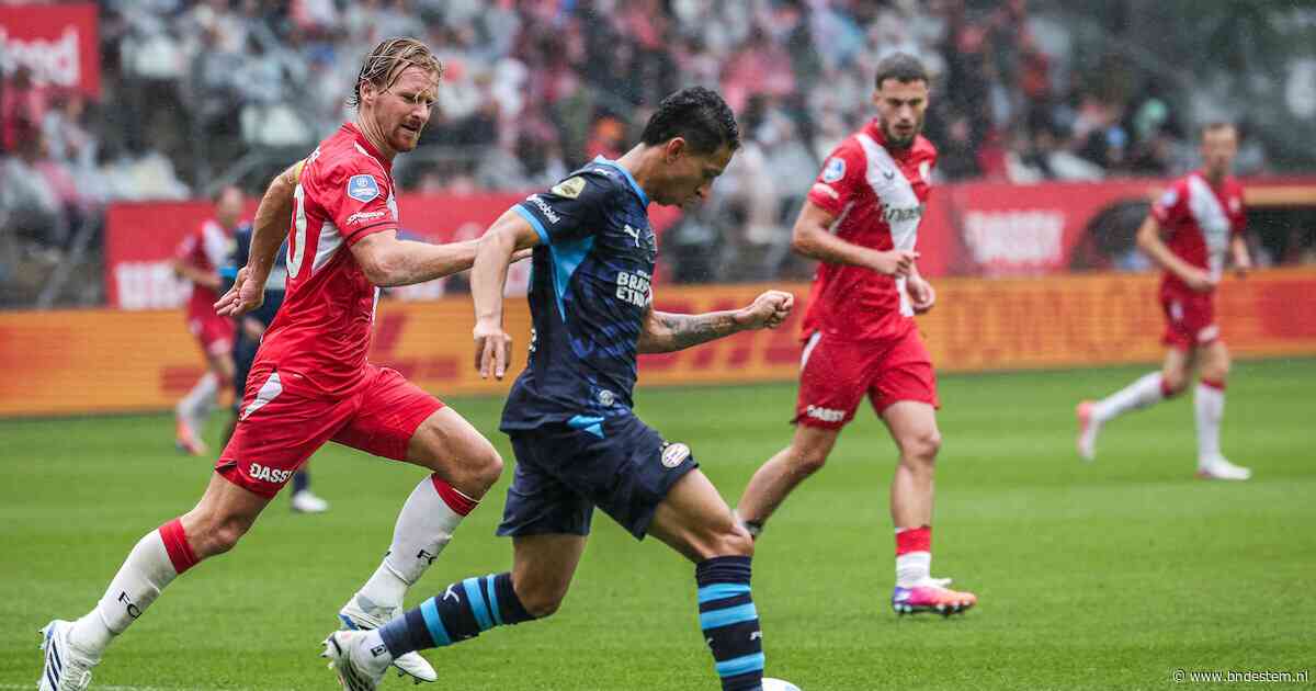 LIVE eredivisie | PSV lijkt duel in Utrecht te beslissen: Mauro Júnior schiet vrije trap fraai binnen