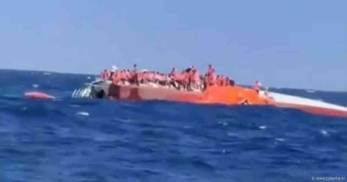 Veerboot met 270 opvarenden gekapseisd voor de kust van Cyprus