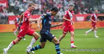 LIVE eredivisie | PSV lijkt duel met Utrecht te beslissen: Mauro Júnior schiet vrije trap fraai binnen