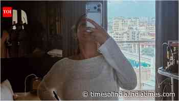 Samantha shows off pregnancy GLOW and baby bump in new pics