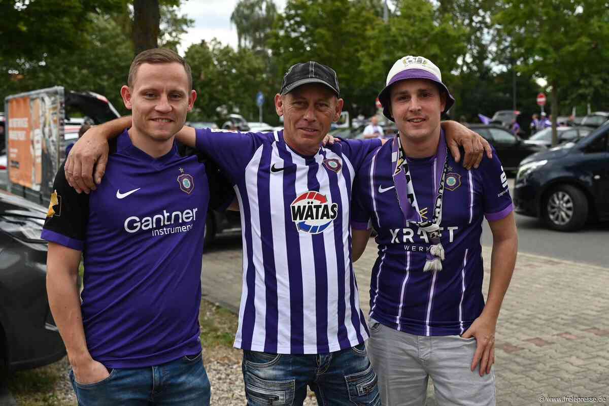 Auswärtsspiel bei Lok Leipzig: Erzgebirge-Aue-Fans auf Mottofahrt – eine Bildergalerie