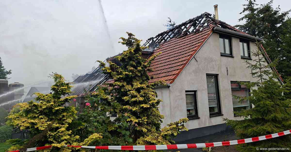Bernd en Anette zien hun droomboerderij in vlammen opgaan: ‘2,5 jaar lang zat onze vrije tijd hierin’